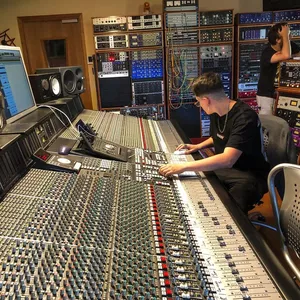 Imagen de portada para Curso online Emoción y Éxito: Domina los Plugins de Efectos para Crear Reggaetón de Manera Única