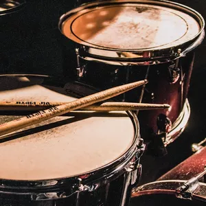 Imagen de portada para Curso online Curso de percusión: Domina la batería, timba y conga paso a paso