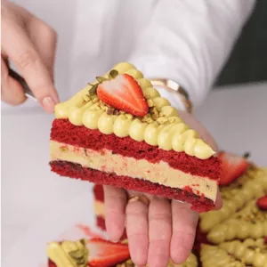 Imagem de capa para o Curso online CURSO FATIA RED VELVET COM PISTACHE