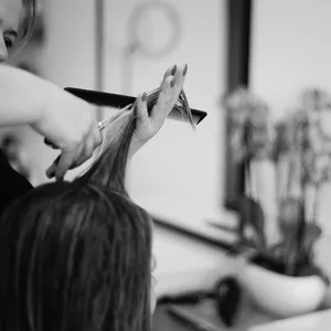 Imagen de portada para Ebook Los mejores secretos en el mundo de la peluquería: aprende lo que no te van a enseñar en cursos costosos