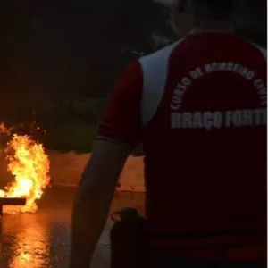 Imagem de capa para o Curso online Especialidade em Prevenção e Combate a Incêndio
