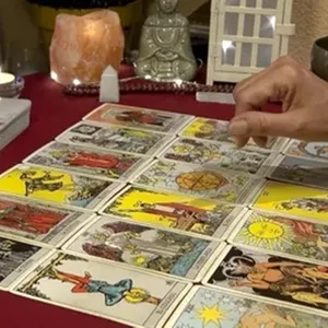 Image de couverture pour le Cours en ligne Découvrez la Magie du Tarot par Téléphone avec la Voyance sans Attente Audiotel! 🌟