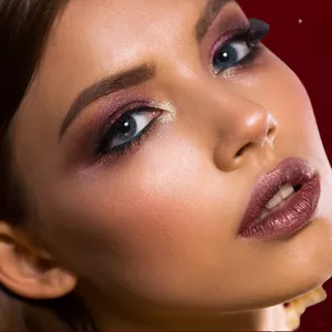 Imagem de capa para o Curso online Maquilhagem Texturas e Brilho