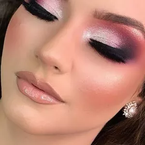 Imagem de capa para o Curso online Curso completo de maquiagem do básico ao avançado 