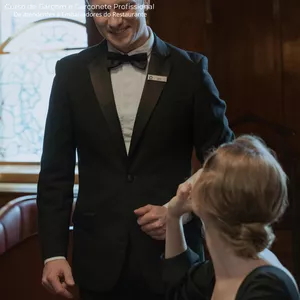 Imagem do curso Curso de Garçom e Garçonete Profissional