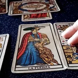 Imagen de portada para Curso online 👁️🔮 Descubre el Misterio de las Hormigas Rojas en Casa 🔮👁️