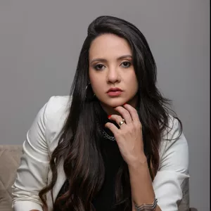 Imagem de capa para o Curso online Agenda lucrativa com Mega Hair do Zero 