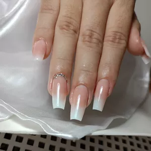 Imagem de capa para o Curso online Alongamento de unhas 