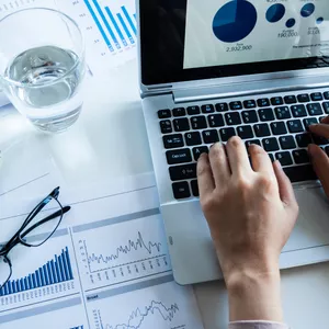 Imagen de portada para Curso online Redacción del informe psicológico en clínica y en el neurodesarrollo