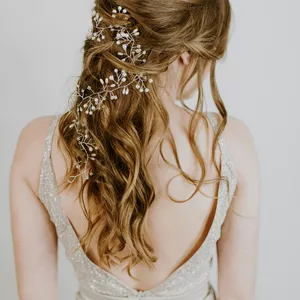 Imagem de capa para o Curso online Penteados de Noivas - Curso Introdutório