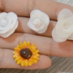 Imagen de portada para Curso online Flores de porcelana