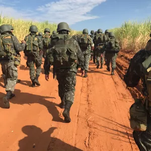 Imagem de capa para o Ebook GUIA BÁSICO - VOCÊ E A FARDA 