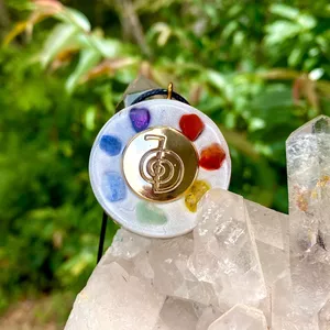 Imagem de capa para o Curso online Amuleto Colar Orgonite 7 Chakras