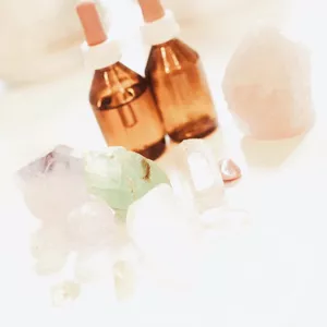 Imagen de portada para Ebook Taller Alquímico: Aguas y Elixires de Gemas y Cuarzos