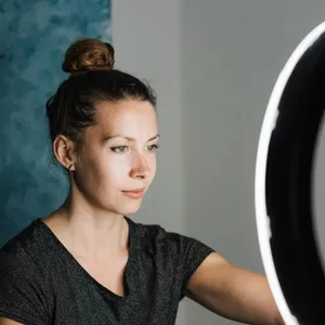 Imagem de capa para o Ebook PACK DO PÉZINHO - O Guia Completo para Vender Fotos e Vídeos dos Seus Pés