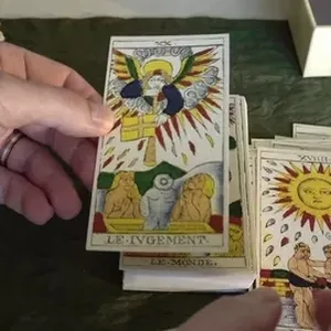 Imagen de portada para Curso online Tirada Tarot 9 Cartas: Encuentra Respuestas con el Tarot