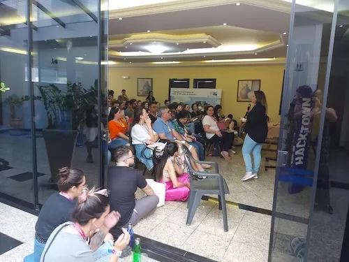 foto Luisa marina palestrando hacktown 2023 2