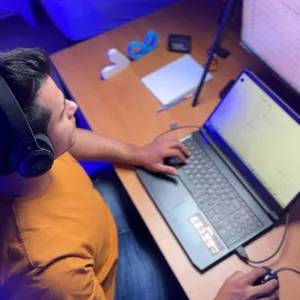 Imagem de capa para o Curso online Treinamento Ensinando a Fazer Anúncios para Empresas com Renda de 5 a 10 mil mês  