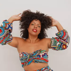 Imagem do curso Método Canetada da Pagodeira: Fórmula Brazuca -  Crie e componha com Júlia Helena