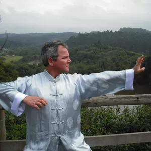 Imagem de capa para o Curso online Qi Gong | Curso | "Ba Duan Jin"