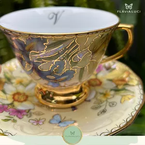 Imagem de capa para o Curso online  Curso on-line de pintura em porcelana: Flávia Luci - Lustres metálicos e Ouro na porcelana