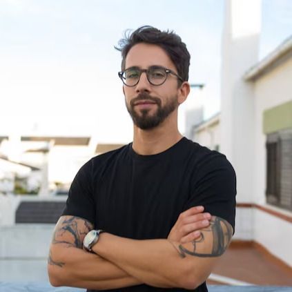 🔹Carlos Arrieta, Gerente de Logística.