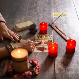 Imagem de capa para o Serviço online Mensagens e Previsões Para 6 Áreas da sua Vida com Oráculo à sua Escolha (Jogos com 3 Cartas)