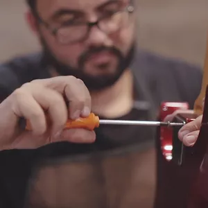 CURSO DE MANUTENÇÃO DE INSTRUMENTOS MUSICAIS