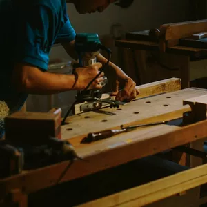 Imagem de capa para o Ebook Torne-se um Montador de Móveis Profissional: Guia Completo