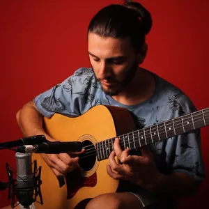 Imagem de capa para o Curso online Teoria Musical, Percepção e Criatividade para Guitarristas e Violonistas