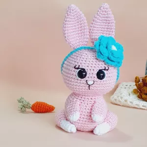 Imagem de capa para o Ebook Amigurumi passo a passo Coelho Candy 