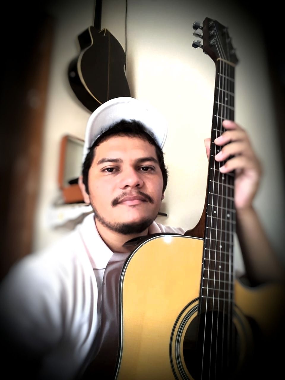 Imagem do curso CURSO DE VIOLÃO PARA INICIANTES