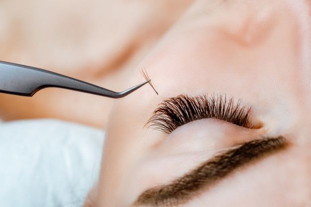 Curso Curso 4 em 1 Alongamento Cílios fio a fio, Volume Russo, 3D e Tufinho 