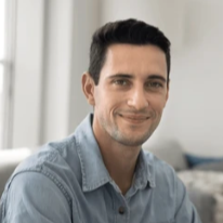 🔹Marcos T., Consultor de Negocios.