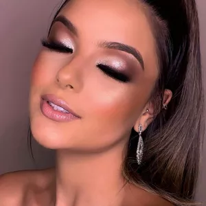 Imagem de capa para o Curso online Maquiagem social Esfumado em C 