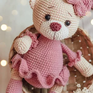 Imagem de capa para o Ebook PDF padrão amigurumi Ursinha Bailarina 30cm