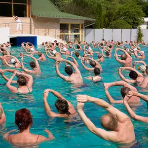 Imagem de capa para o Curso online 50 métodos de aulas prontas Hidroginástica 