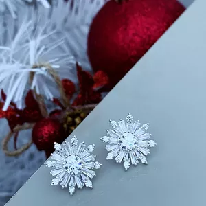 Imagem de capa para o Ebook Brilho e Estilo: Descubra o Encanto das Peças em Prata 925