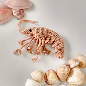 Imagem de capa para o Ebook Padrão Amigurumi Camarão Pequeno