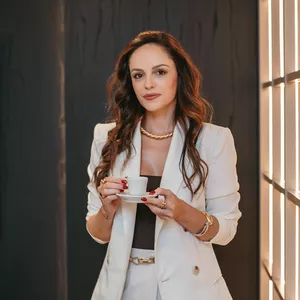 Imagem de capa para o Curso online Desafio GPS DO ESTILO · o seu mapa de estilo com destino ao um guarda-roupa inteligente