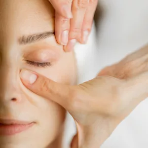 Imagen de portada para Curso online GLOW FACIAL: Acupresión para Rejuvenecer y Relajar