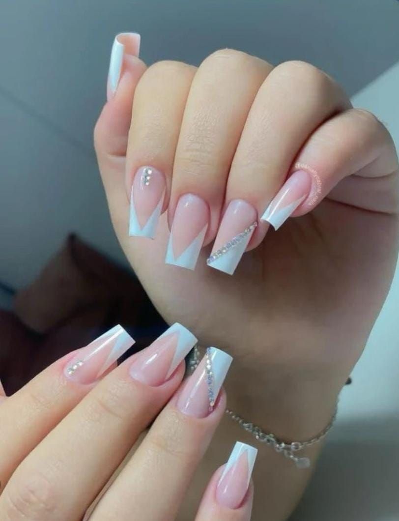 Imagem do curso Curso de Especialização em Alongamento de Unhas: Sua Porta de Entrada para o Sucesso