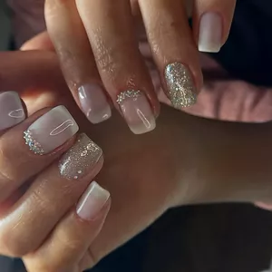 Imagen de portada para Curso online TALLER DE APLICACIÓN DE ESMALTE SEMIPERMANENTE