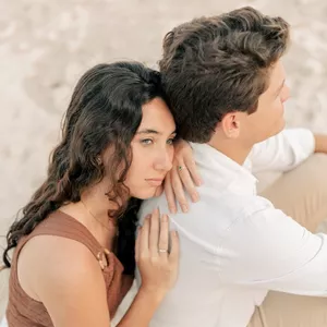 Imagem de capa para o Ebook Reconstruindo Laços: Um Guia para Superar a Infidelidade