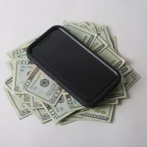 Imagem de capa para o Ebook Aprenda a fazer dinheiro apenas com o seu celular 