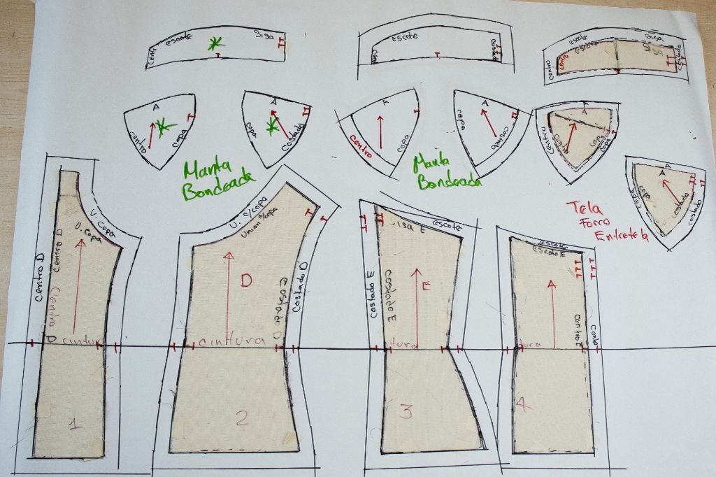 CORSET CON COPA SOBRE MANIQUÍ