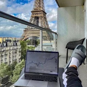 Imagem de capa para o Ebook Segredos do Sucesso: Estratégias Poderosas para Bombar no Instagram e TikTok