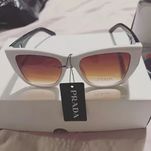 Imagen de portada para Curso online Sun glasses Prada 