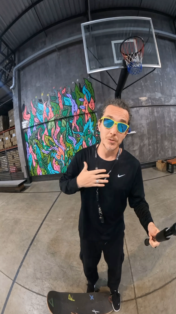 PlaySkate - Révisson Carving Grab