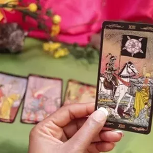 Image de couverture pour le Cours en ligne Explorez Votre Destin avec le Tchat Voyance Gratuit en Direct sans Inscription! 🔮